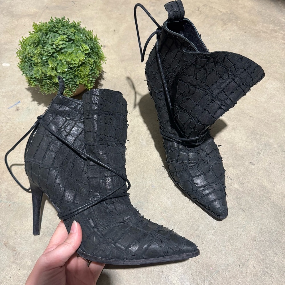 Puro Black Leather Stiletto Heel Pointed Toe Ankle Boots Women’s Size 8 Witchy